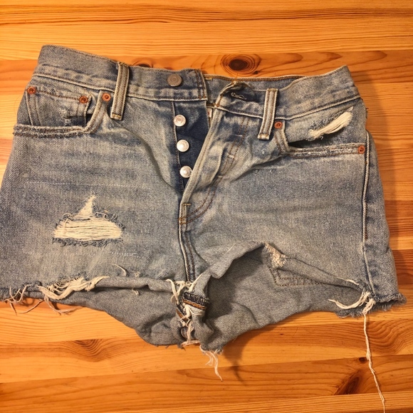 Levi cutoff shorts 501 - Picture 2 of 4